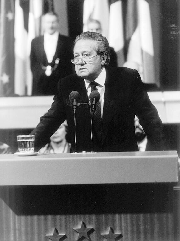 Mário Soares devant le Parlement européen (Strasbourg, 9 juillet 1986)