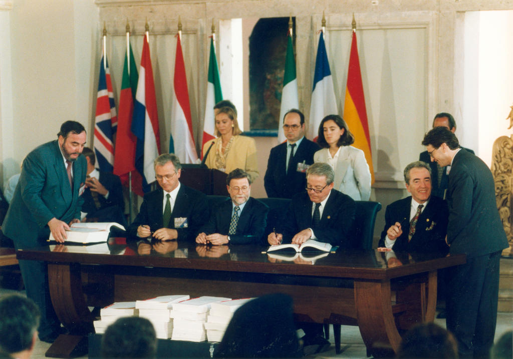Unterzeichnung der Beitrittsakte zur Europäischen Union durch Österreich (Korfu, 24. Juni 1994)