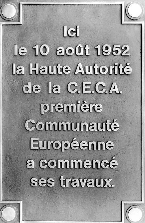 Plaque commémorative du début des travaux de la Haute Autorité (Luxembourg, 1986)