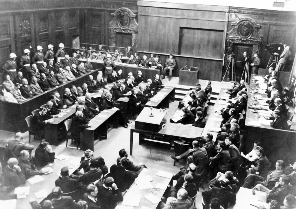 Vue générale de la salle d'audience du procès de Nuremberg (30 septembre 1946)