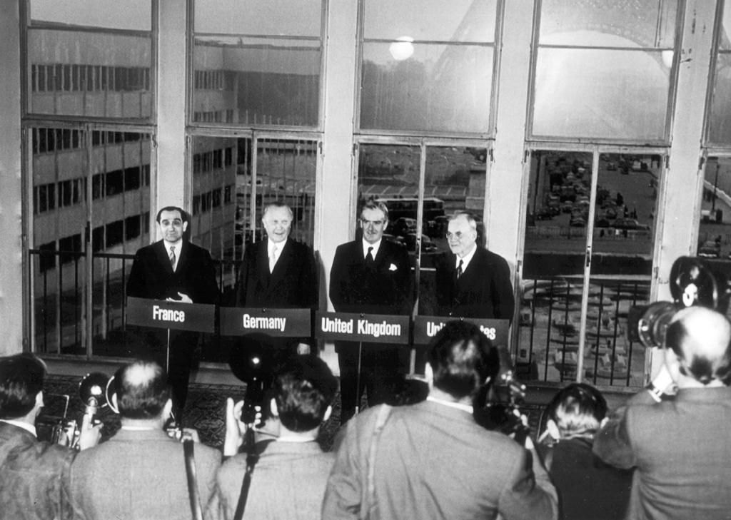 Press conference following the signing of the Paris Agreements (23 October 1954)