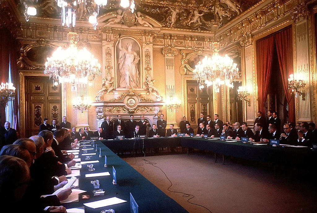 La signature de la convention de l'OCDE (Paris, 14 décembre 1960)