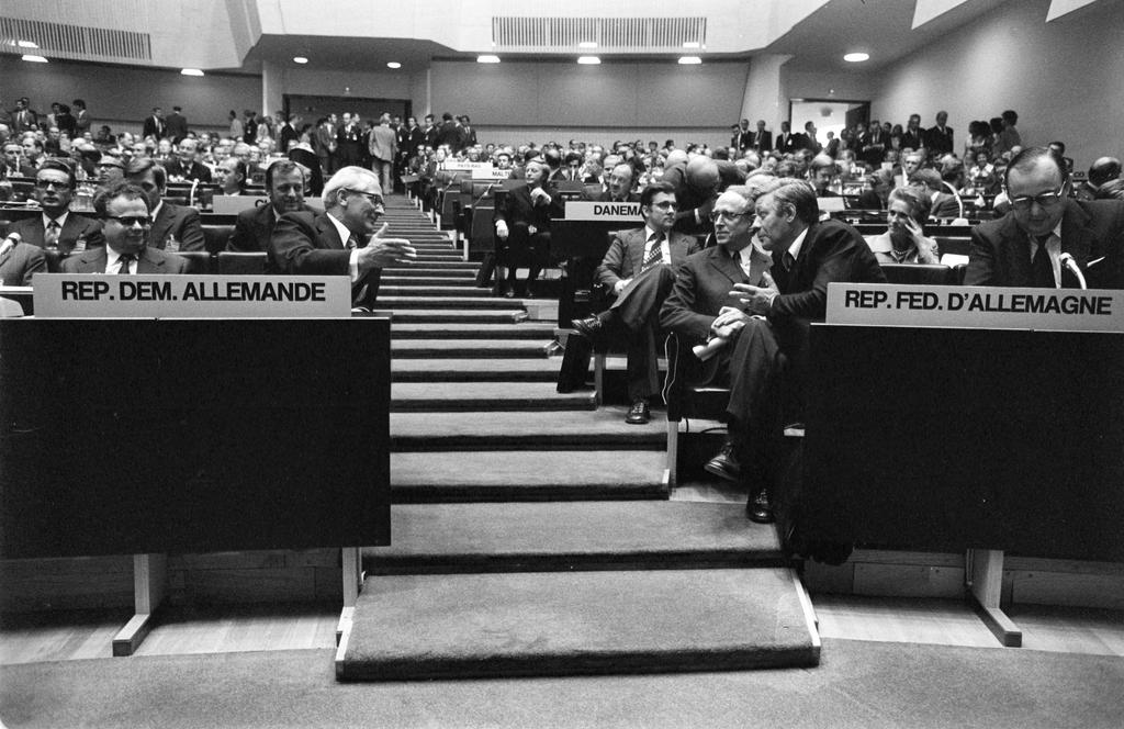 Séance de clôture de la troisième phase de la CSCE (Helsinki, 1er août 1975)