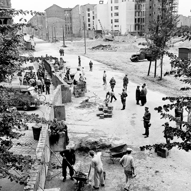 Construction du mur de Berlin (18 août 1961)