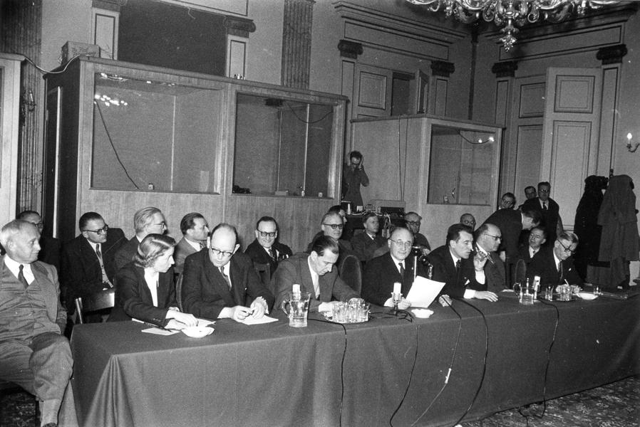 Conférence de presse à l'occasion de l'ouverture du marché commun pour le charbon (Luxembourg, 9 février 1953)