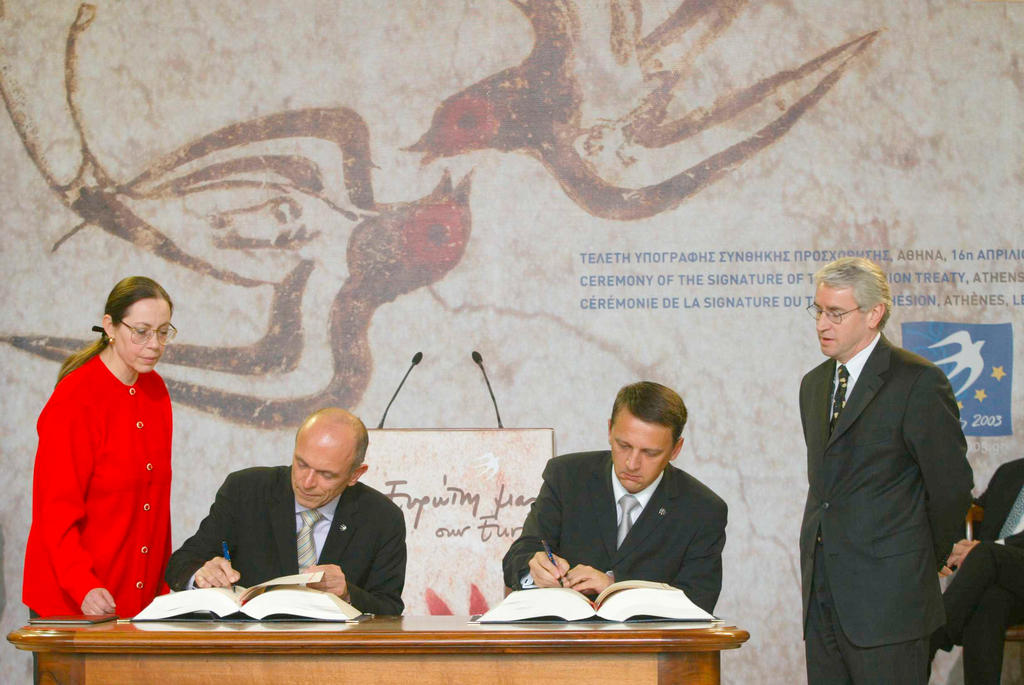 Signature par la Slovénie du traité d'adhésion à l'Union européenne (Athènes, 16 avril 2003)