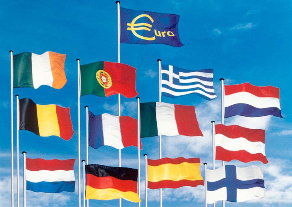 Flaggen der zwölf Euroländer