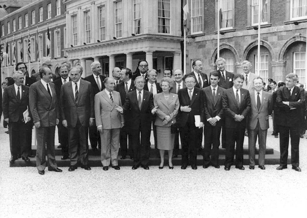 Photo de famille du Conseil européen spécial de Dublin (Dublin, 28 avril 1990)