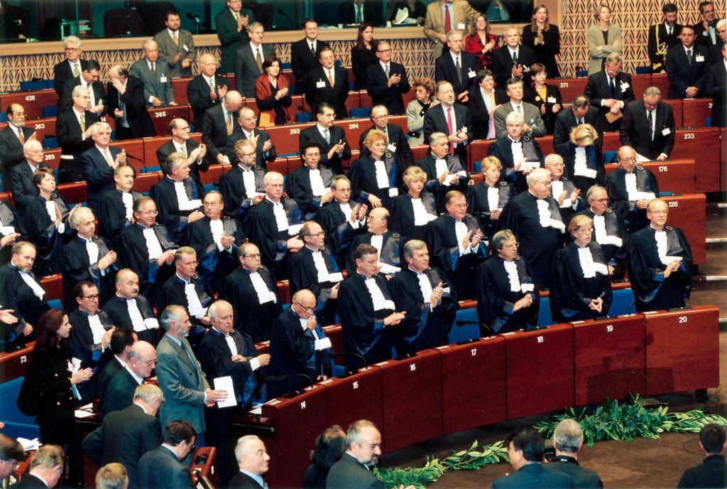 Les juges lors de l'inauguration de la nouvelle Cour européenne des Droits de l'Homme (Strasbourg, 3 novembre 1998)