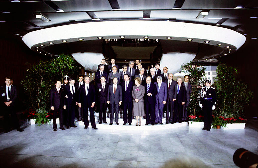 Photo de famille du Conseil européen de Luxembourg (Luxembourg, 2 et 3 décembre 1985)