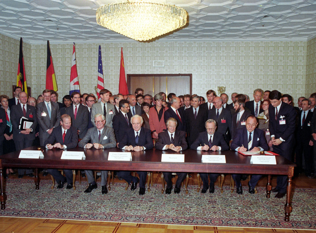 Signature du traité "2+4" (Moscou, 12 septembre 1990)
