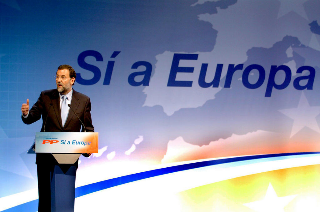 Mariano Rajoy s'exprimant en faveur du "oui" (Madrid, 18 février 2005)