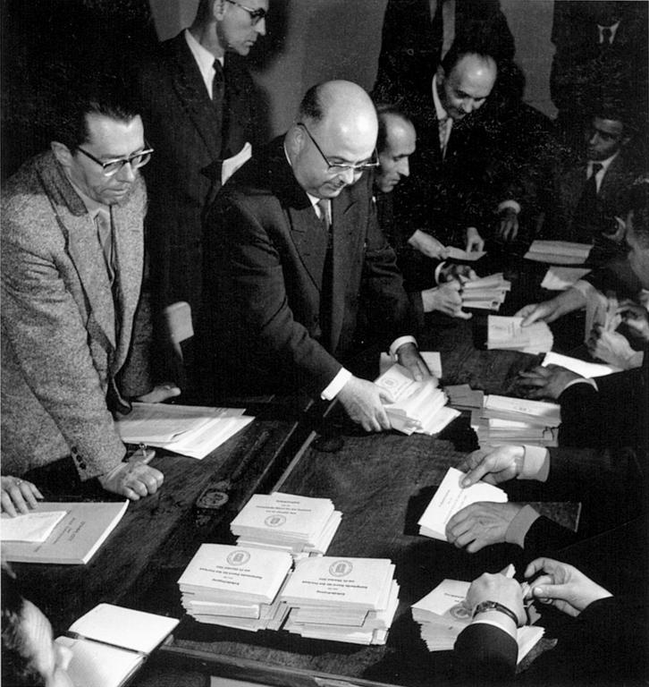 Dépouillement des bulletins de vote pour le référendum sur le statut européen de la Sarre (23 octobre 1955)