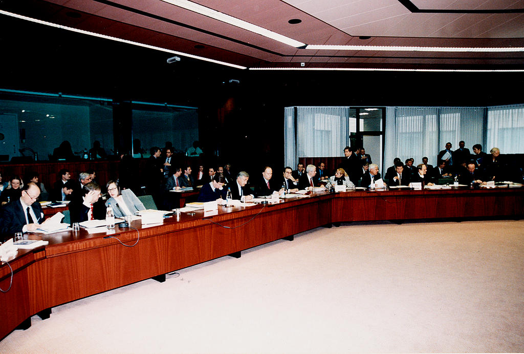 Première réunion du comité économique et financier (Bruxelles, 18 janvier 1999)