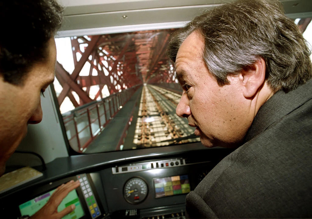 António Guterres lors de l'inauguration du train sur le Pont du 25 avril (Almada, 29 juillet 1999)