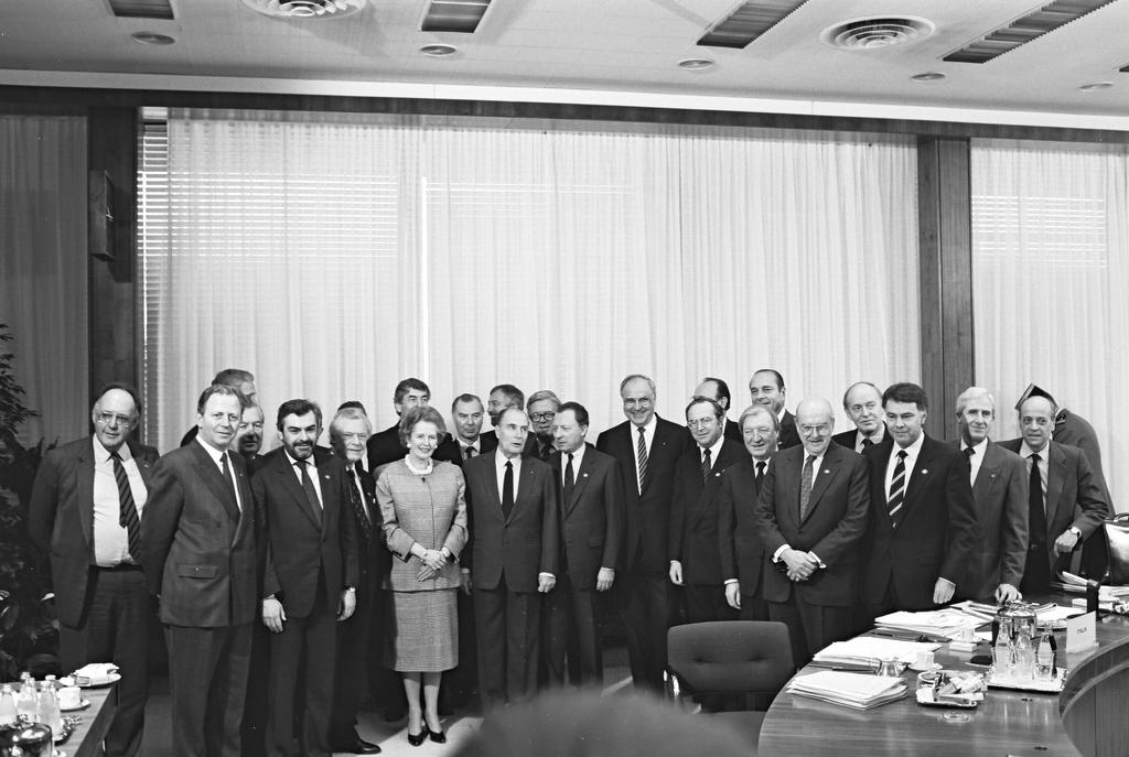 Photo de famille du Conseil européen de Bruxelles (11 février 1988)