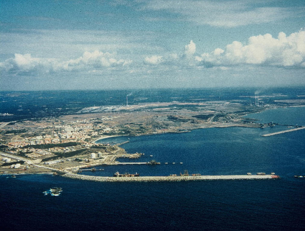 Exemple d'intervention du Fonds européen de développement régional (FEDER): vue du port de Sines après la restauration (Portugal, 1993)