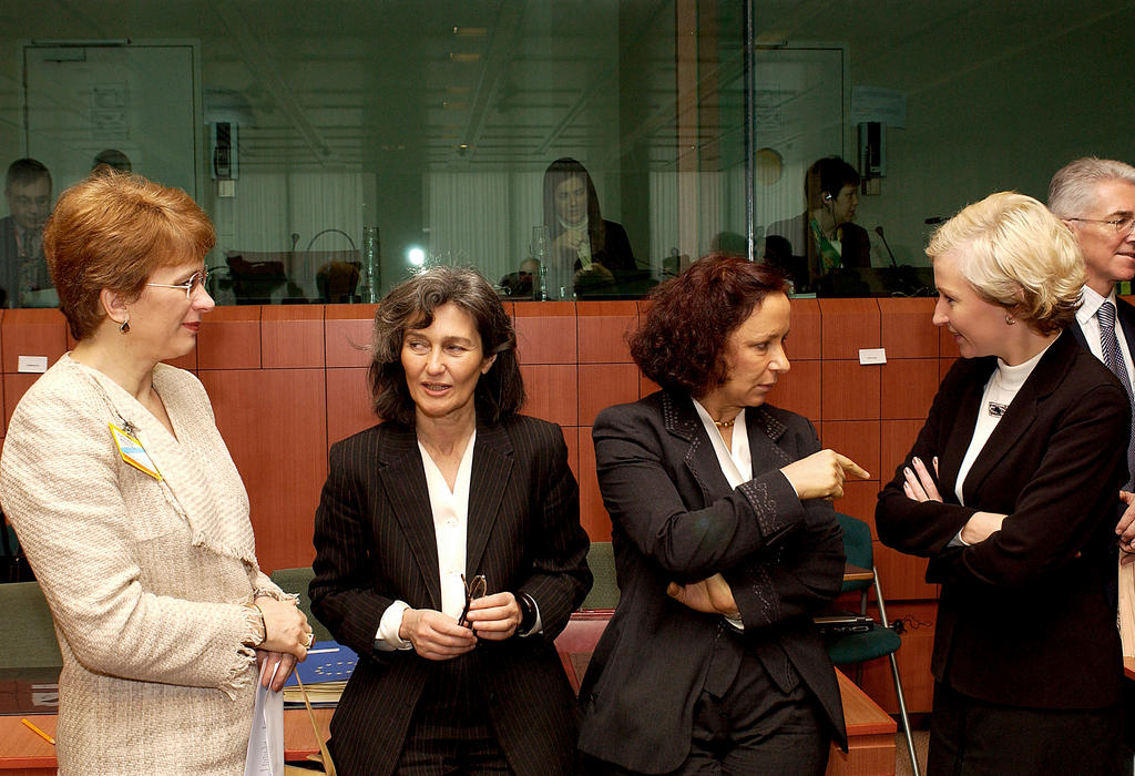 The Ministers for Foreign Affairs Sandra Kalniete, Teresa Gouveia, Ana de Palacio and Kristiina Ojuland (23 February 2004)