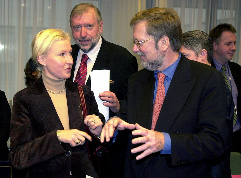 Kristiina Ojuland and Per Stig Moller at the General Affairs Council (Brussels, 18 November 2002)
