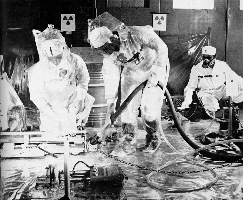 Decontamination of the Ispra I nuclear reactor