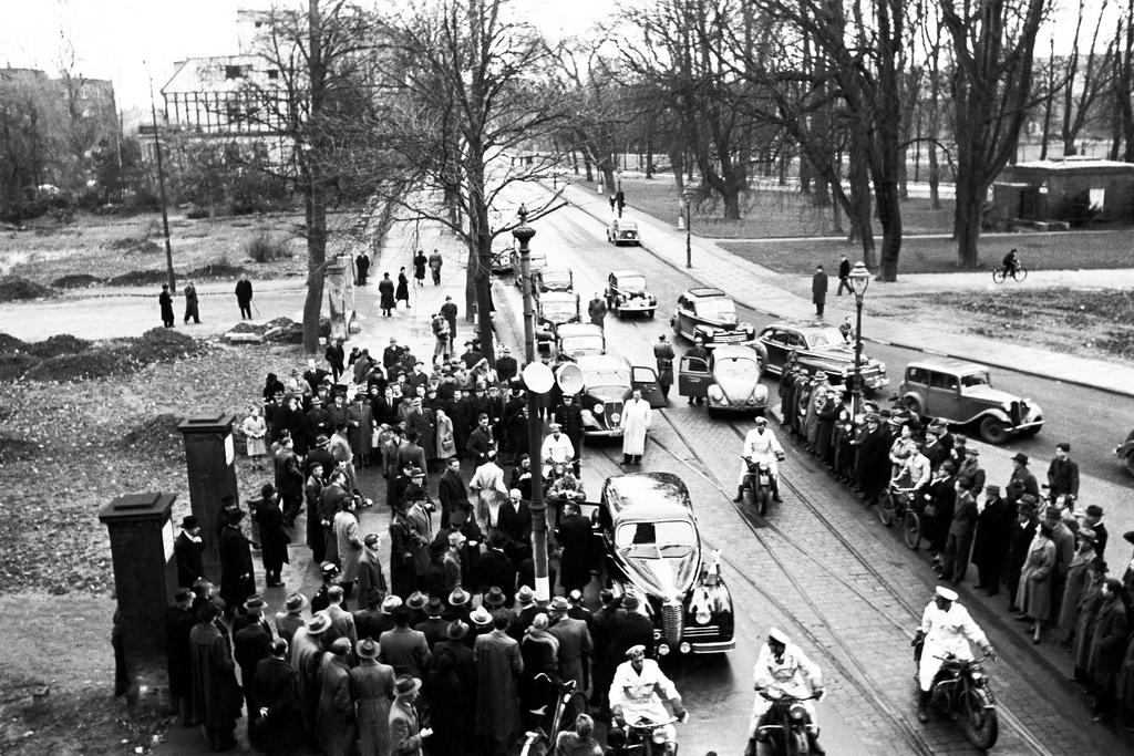 Arrivée de Robert Schuman à Bonn (13 janvier 1950)