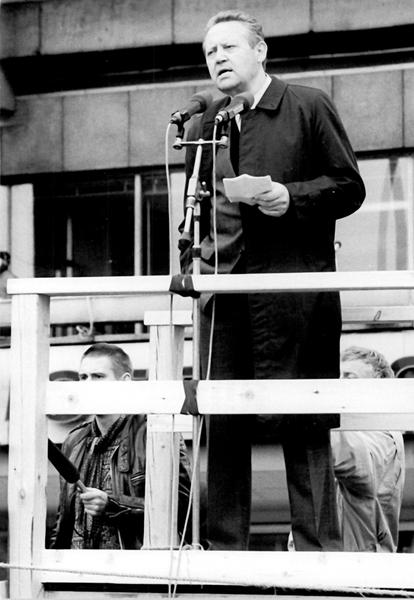 Discours de Günter Schabowski lors de la manifestation sur l'<i>Alexanderplatz</i> de Berlin-Est (4 novembre 1989)