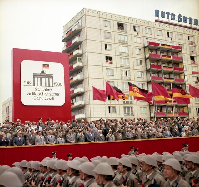 Parade to mark the 25th anniversary of the construction of the Berlin Wall (Berlin, 13 August 1986)