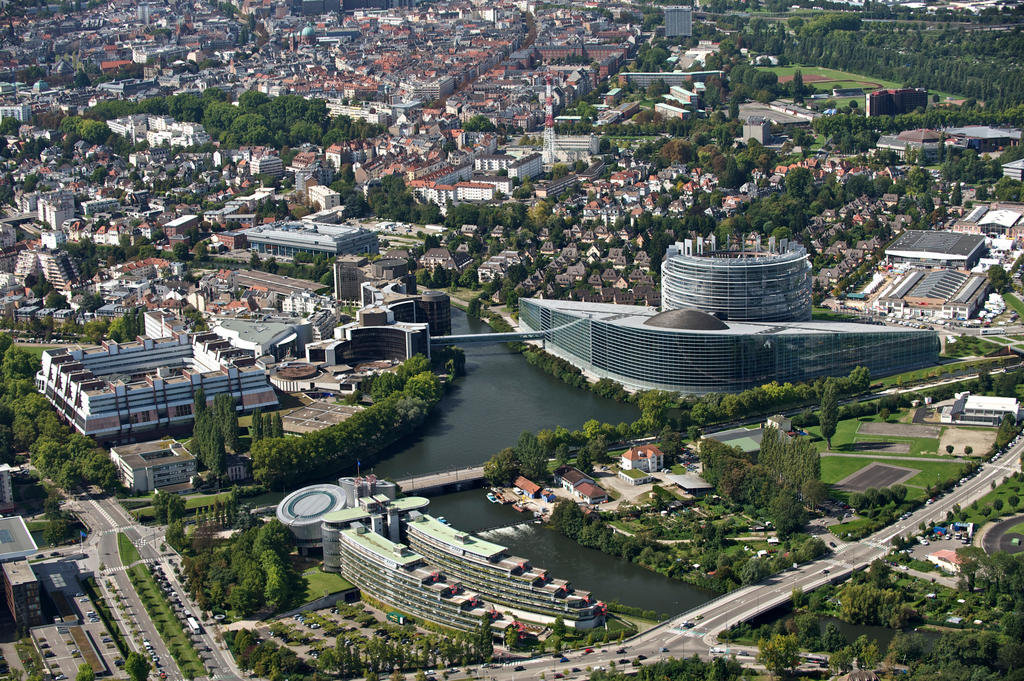 Vue aérienne du bâtiment du Parlement européen à Strasbourg (2011)