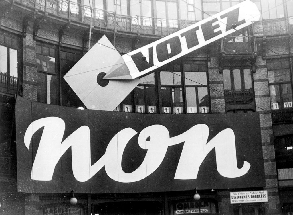Banner exhorting a no vote on the issue of the monarchy (1950)