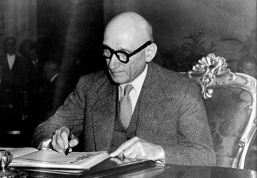 Unterzeichnung der Menschenrechtskonvention durch Robert Schuman (Rom, 4. November 1950)