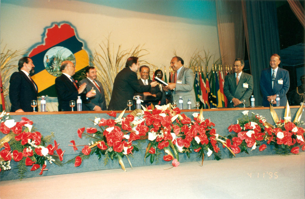Signing of the Fourth Lomé Convention (Mauritius, 4 November 1995)