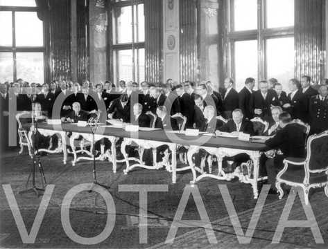 Signature du traité d'État au Château du Belvédère (Vienne, 15 mai 1955)