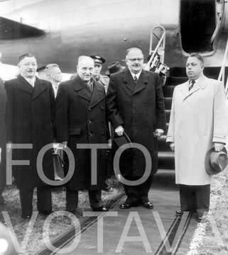 The Austrian delegation leaves for Moscow (1955)
