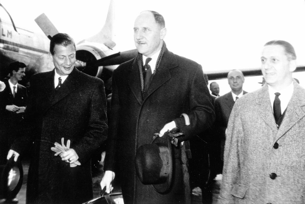 Arrivée de Joseph Luns à Rome (Rome, 25 mars 1957)