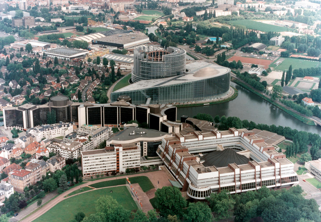 Vue aérienne des bâtiments européens à Strasbourg