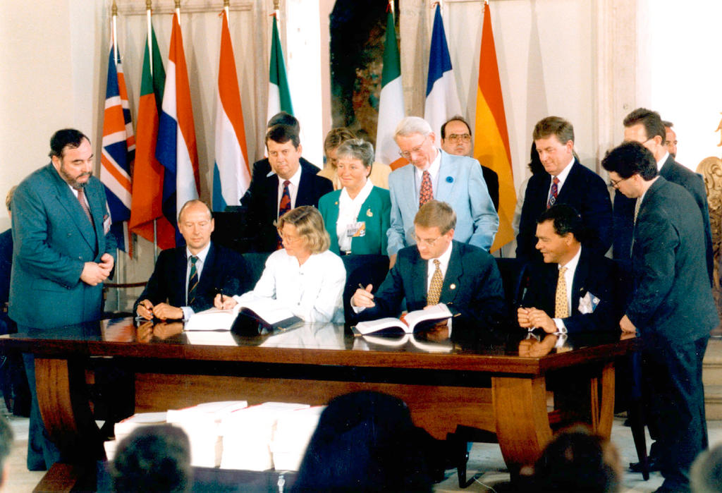 Signature du traité d'adhésion à l'Union européenne par la Suède (Corfou, 24 juin 1994)