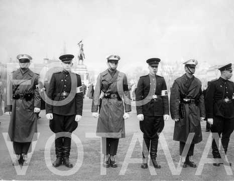 Relève de garde de la police militaire alliée (1945)