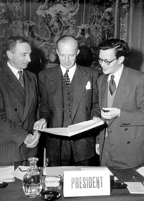 Signature de l'accord instituant une Union européenne des paiements (Paris, 19 septembre 1950)