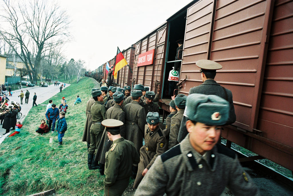 Retrait des troupes soviétiques (6 avril 1994)