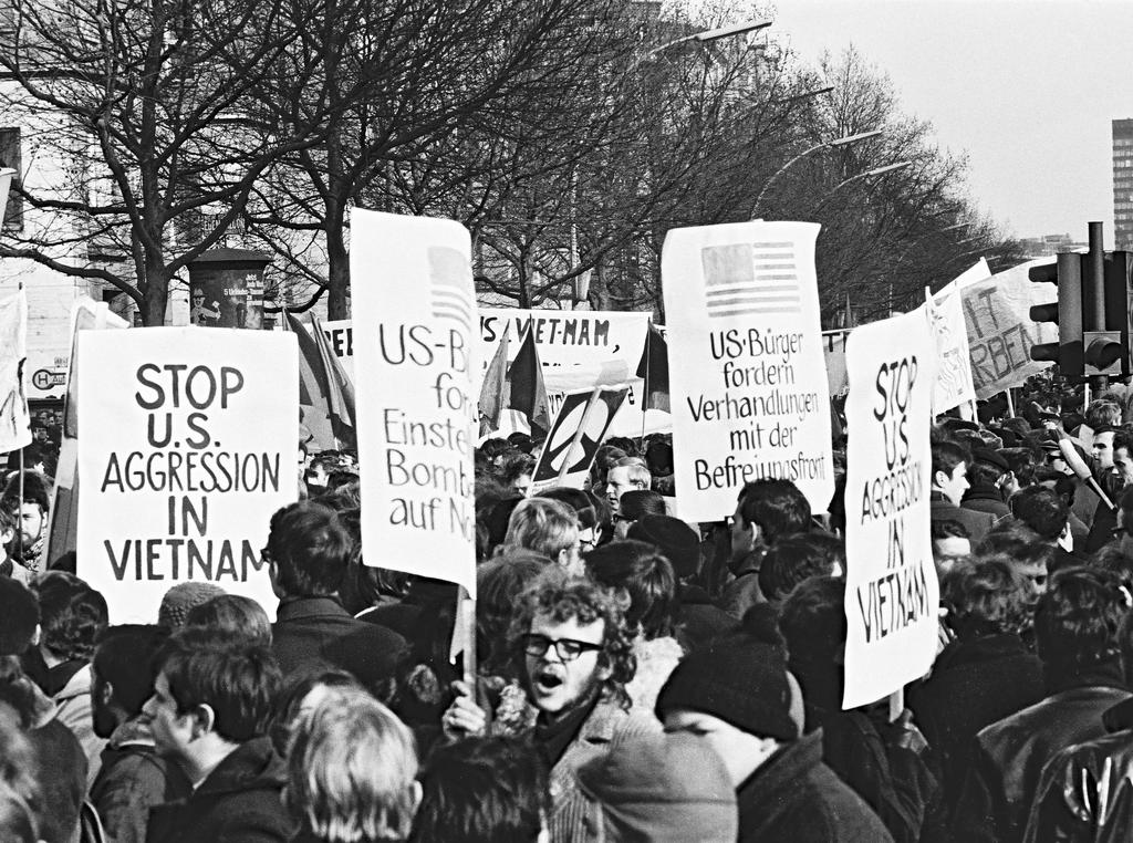 Manifestation contre la guerre au Viêt nam (Berlin, 18 février 1968)