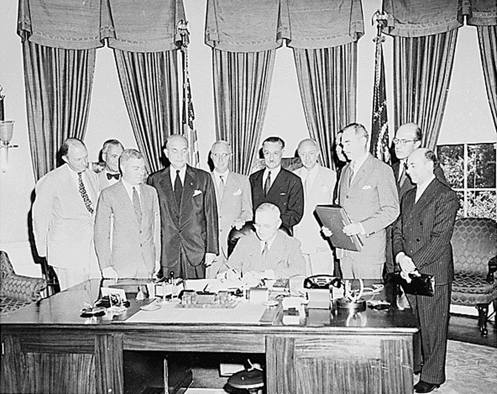 Entrée en vigueur du Traité de l'Atlantique Nord (24 août 1949)