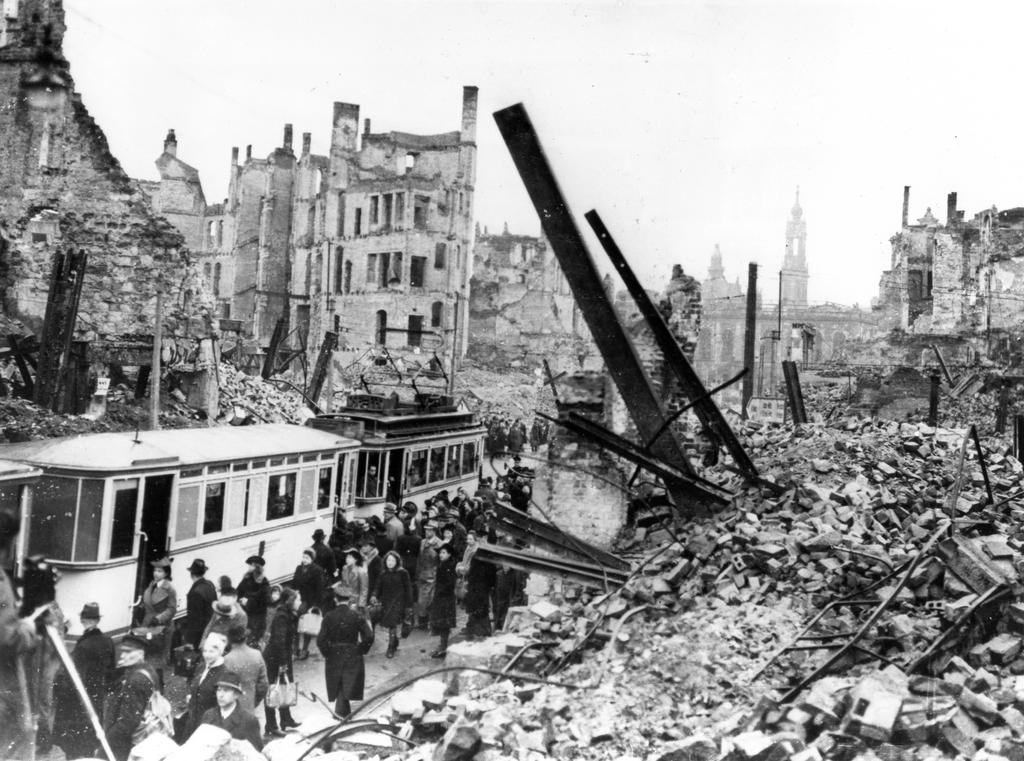 L'Allemagne à la fin de la Seconde Guerre mondiale: les destructions à Dresde (1946)