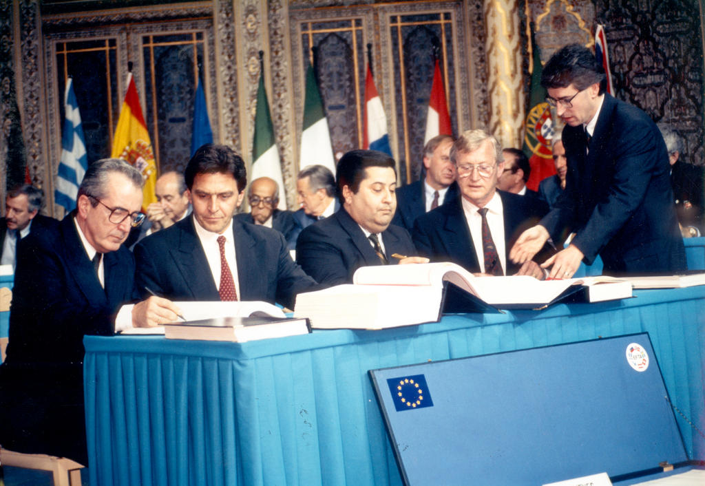 Ondertekening van de EER-overeenkomst (Porto, 2 mei 1992)