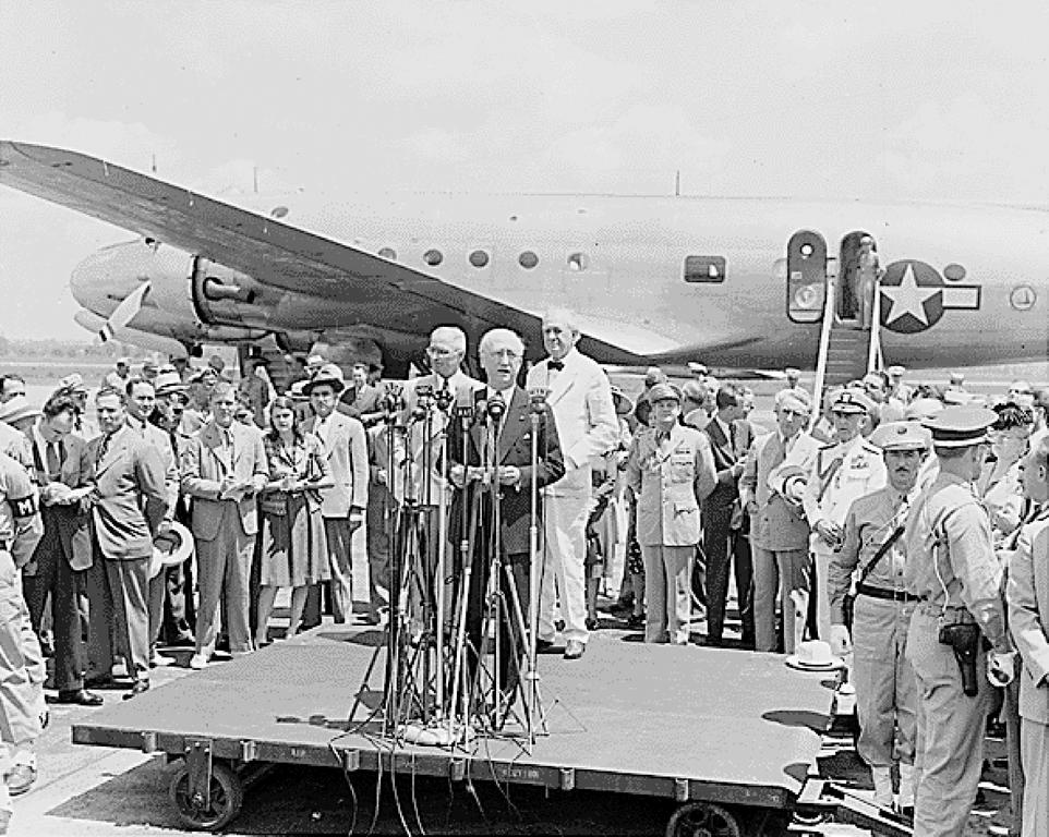 Départ de James Byrnes pour la Conférence de paix à Paris (27 juillet 1946)