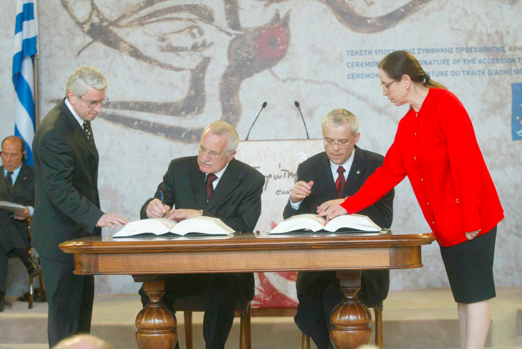 Signature par la République tchèque du traité d'adhésion à l'Union européenne (Athènes, 16 avril 2003)