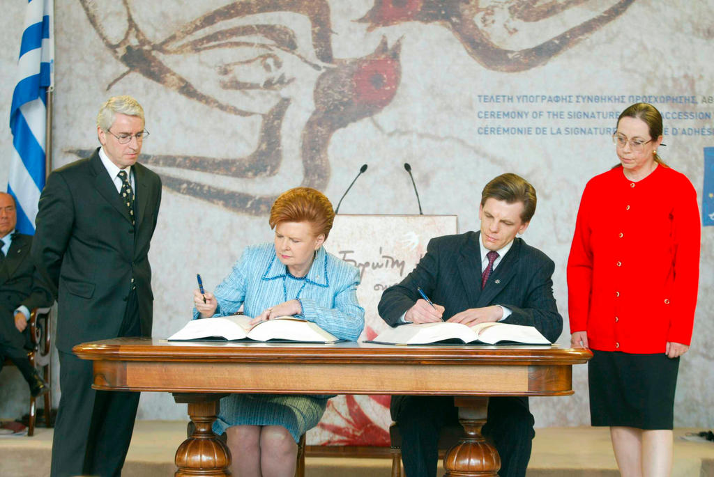 Signature par la Lettonie du traité d'adhésion à l'Union européenne (Athènes, 16 avril 2003)
