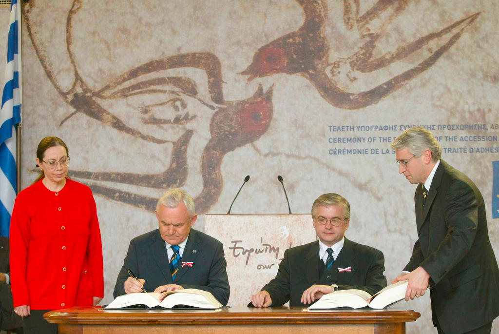 Signature par la Pologne du traité d'adhésion à l'Union européenne (Athènes, 16 avril 2003)