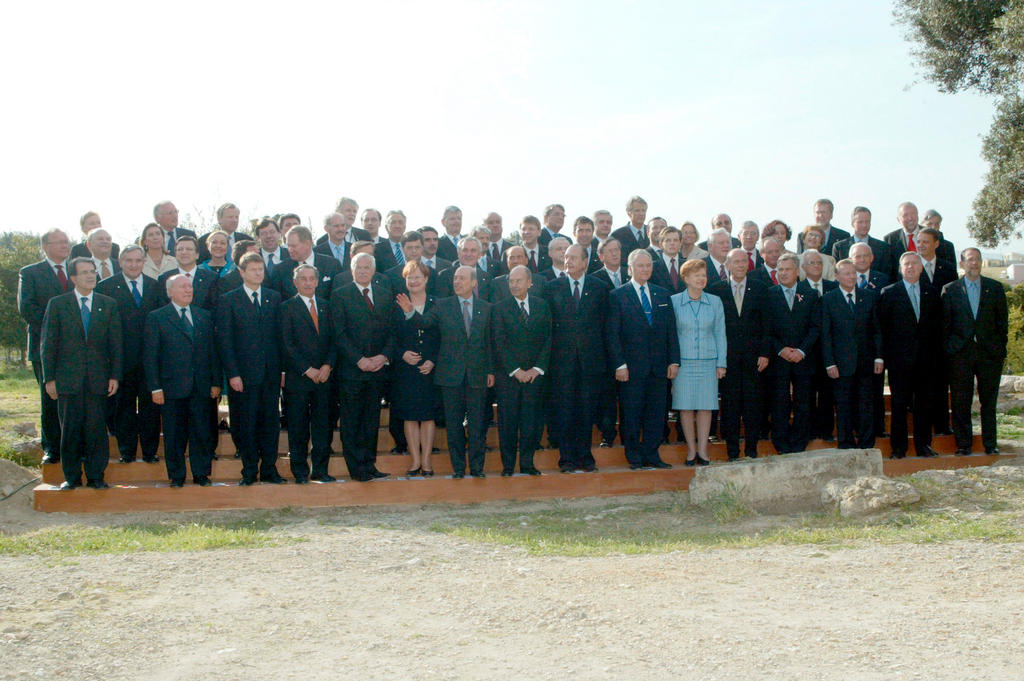 Group photo taken at the signing of the Accession Treaty (Athens, 16 April 2003)