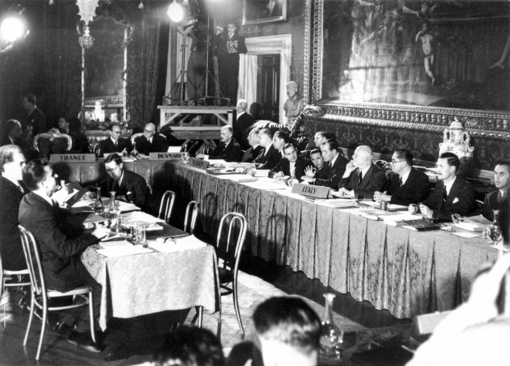 Signature de la Convention européenne des droits de l'homme (Rome, 4 novembre 1950)