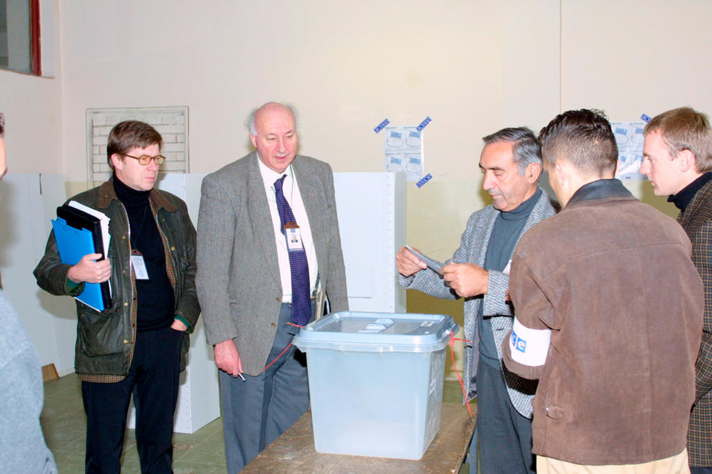 Organisation par l'OSCE des élections générales au Kosovo (17 novembre 2001)